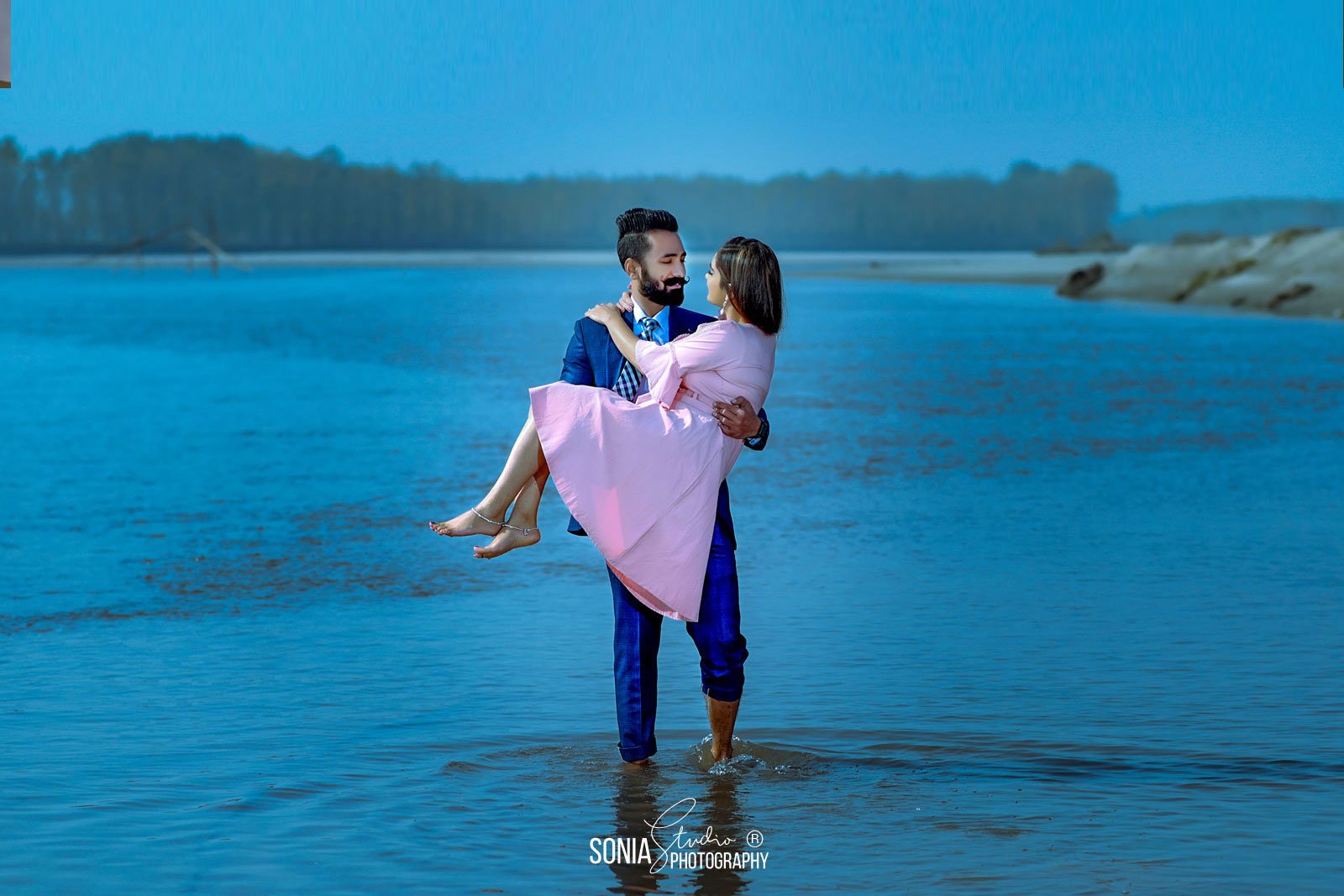 beautiful couple photoshoot - Sonia Studio Photography